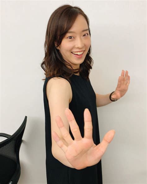 8月3日、卓球女子日本代表の石川佳純さん（27）が自身のインスタグラムを更新。フェミニンな私服姿を披露し、ファンから称賛の声が寄せられています。 メイクもしっかりキメて歌舞伎役者のような