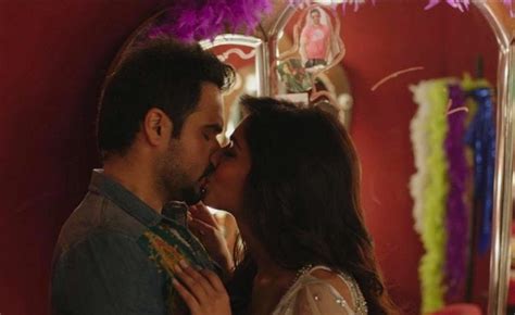 Pak Celebrity Gossip Emraan Hashmi And Humaima Malik Kiss Scene In Song Tere Hoke Rahenge