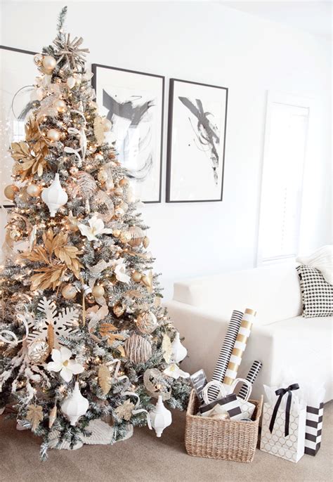 Glam white & gold christmas tree ornaments & ribbon. Boxwood Clippings » Blog Archive » Refreshing Old Greenery ...