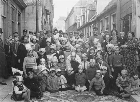 Folkingedwarsstraat feest ter gelegenheid van verbetering van de straat
