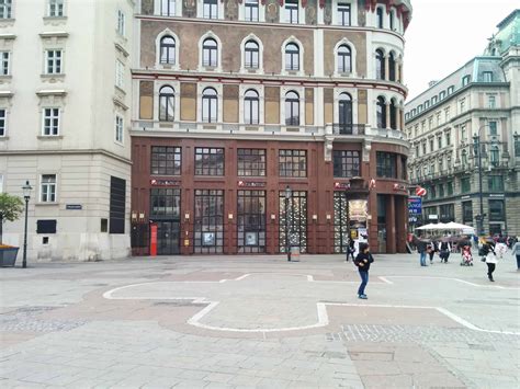 Bring your salary, and we'll waive the main fees. Bank Austria Stephansplatz, Wien (UniCredit) - BIC ...