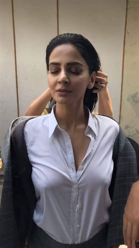 Saba Qamar Nude Thefappening