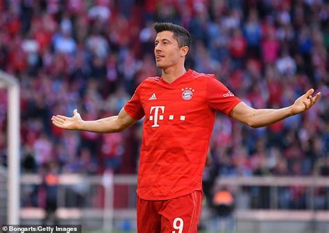 Thomas müller‏verified account @esmuellert_ feb 7. Robert Lewandowski is the world's most in-form striker ...