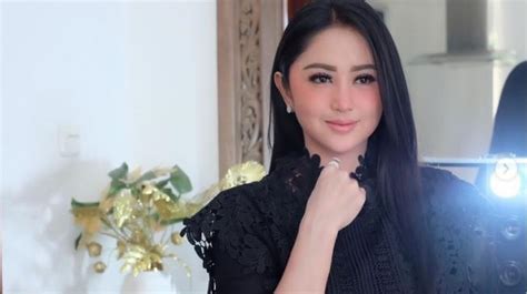 Dewi Perssik Bikin Heboh Pamer Foto Testpack Positif Ternyata Milik