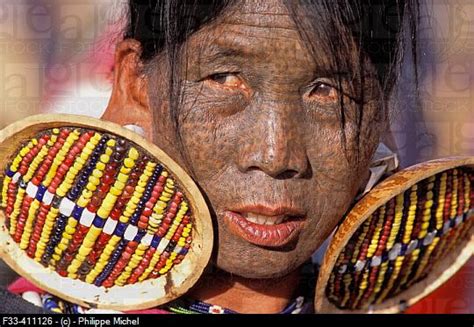 Pin On Burmese Chin Woman With Tattooed Face