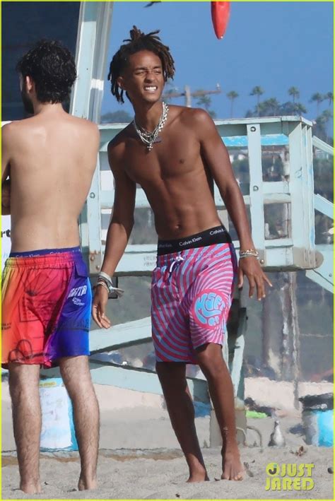 Jaden Smith And Girlfriend Sab Zada Pack On Pda During Beach Outing With Friends Photo 4960689