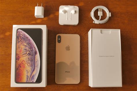 Şu ana kadar üretilmiş en kusursuz mobil telefon modellerini. Apple iPhone XS Max: unboxing and first look | PhoneArena ...