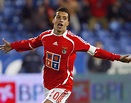 Simao Sabrosa playing for Benfica | 20 players who nearly moved to the ...