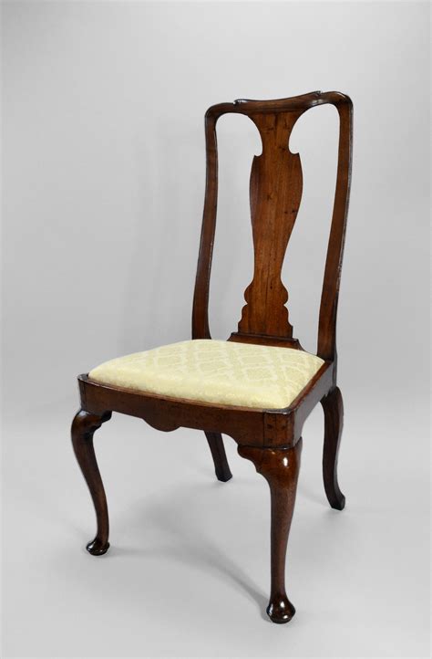 The queen anne chair is very well known and still popular today. ANTIQUE QUEEN ANNE WALNUT SIDE CHAIR - Richard Gardner ...