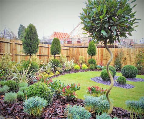 Welcome to home & garden. Linden Homes, Felbridge. Show Home Garden - Millstone ...
