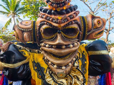 Carnival Dominicano Masks Traditions And Culture Moon Travel Guides