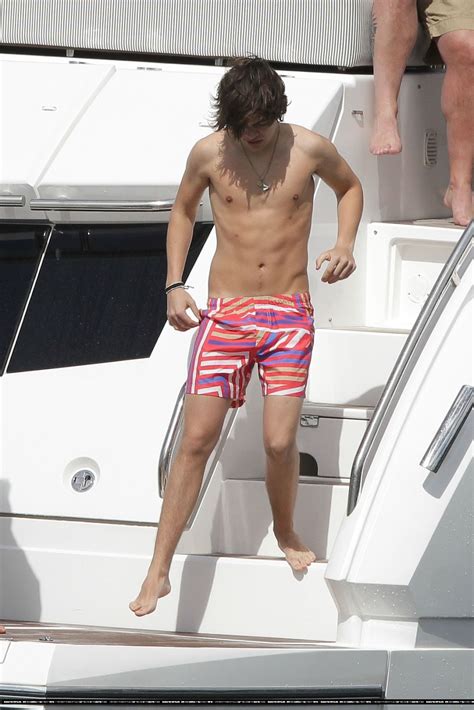 The Stars Come Out To Play Harry Styles Shirtless Barefoot Pics