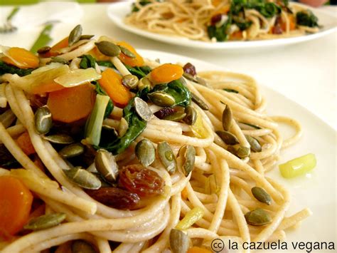 Espaguetis Con Zanahorias Pasas Y Espinacas La Cazuela Vegana