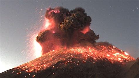 Strong Explosion At Popocatepetl Volcano Ash To 113 Km 37 000 Feet