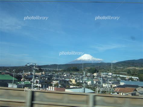 東海道新幹線車窓から見た富士山 写真素材 1200461 フォトライブラリー Photolibrary