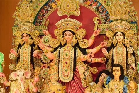 This Puja Pandal In Kolkata Is Ready To Bedazzle Your Eyes With 13 Ft