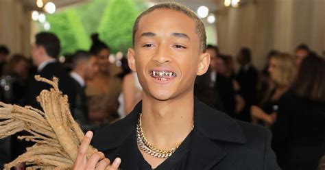 Cara main wanwan serta build item tersakit 2020. Jaden Smith Carries His Hair to the Met Gala 2017 | Allure