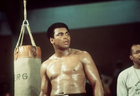 23 Iconic Pictures Of Muhammad Ali For The Win