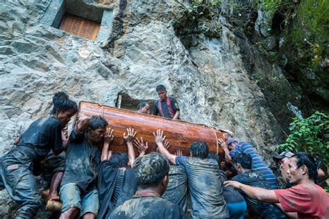 The Fascinating Death Rituals Of Indonesias Toraja People