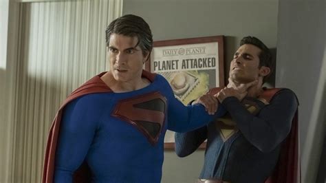Crisis On Infinite Earths Photo Shows Rouths Superman Choking Hoechlin