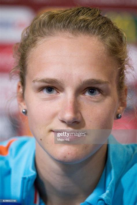 Miedema assistance hanteert de maximale standaard in kwalitatieve service en flexibiliteit. Vivianne Miedema of the Netherlands looks on during a ...