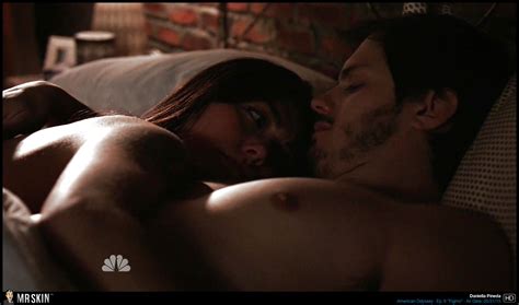 Daniella Pineda Nue Dans American Odyssey