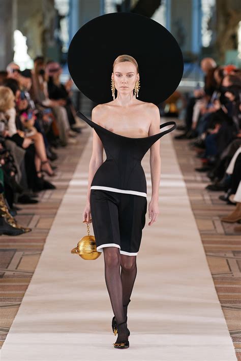 Главное с Недели высокой моды в Париже весна лето 2022 Buro