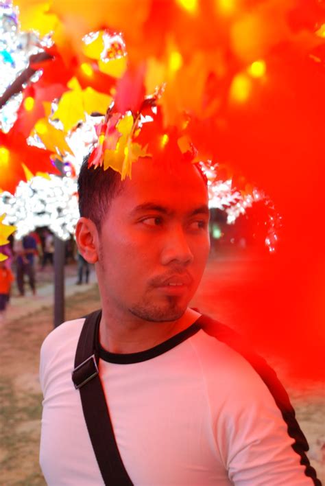 Bila pakaian anda terutamanya yang berwarna putih terkena dakwat pen memang haru biru jadinya. its me saiful: Bila kita bermain dengan cahaya lampu ...