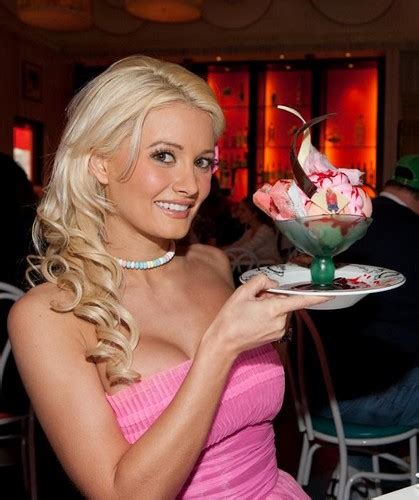 Holly Madison Fan Club Fansite With Photos Videos And More
