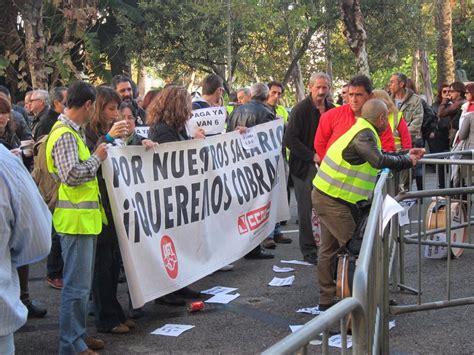 Unos 300 Trabajadores Municipales De La Línea Trasladan Sus Protestas
