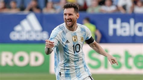 Lionel Messi El Capitán Figura Y Máximo Referente De Argentina En La