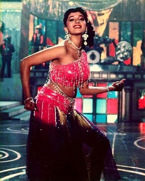 See Madhuri Dixits Best Onscreen Iconic Look Madhuri Dixit Iconic Look देखें माधुरी दीक्षित