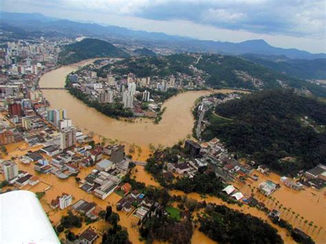 Travel guide resource for your visit to blumenau. ADALBERTO DAY: - Enchente em Blumenau setembro/2011