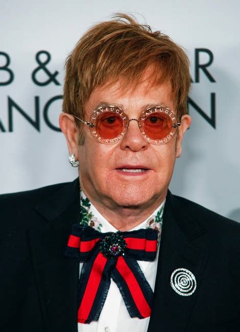 Elton john is a british singer, pianist and composer whose unique blend of pop and rock styles turned him into one of the biggest music icons of the 20th century. Elton John | Musique - Rock | 29 juin 2019 à Montreux