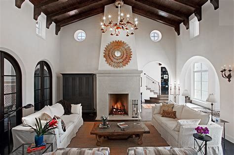 Stunning Mediterranean Style Living Room Decor With