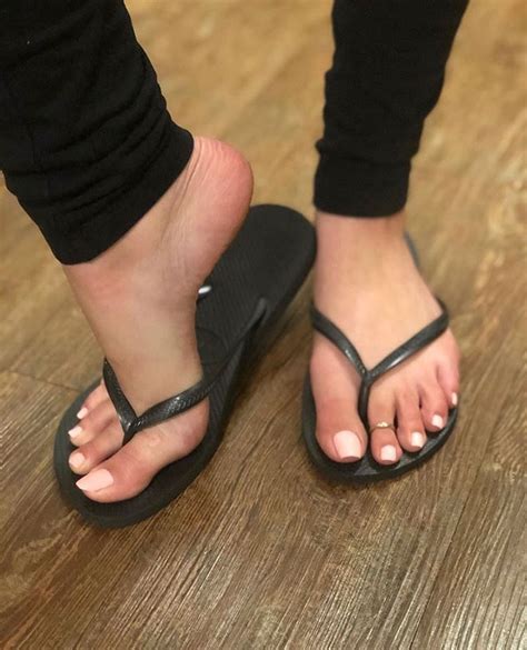 Pretty Feet On Instagram Cutiefeet Mens Flip Flop Sandals Pretty Shoes Feet