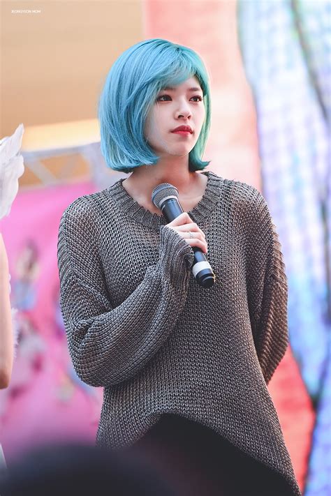 ジョンヨン) is a south korean singer under jyp entertainment. Literally Just 60 Photos Of TWICE Jeongyeon's Bright Blue Hair