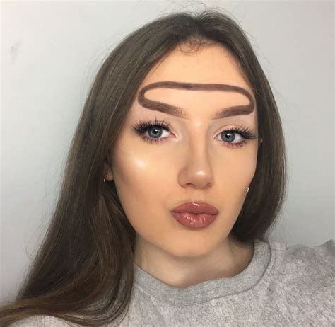 Halo Eyebrows Are The Latest Instagram Brow Trend To Go