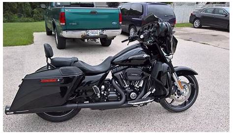 2016 Harley-Davidson® FLHXSE CVO™ Street Glide® (Carbon Crystal with