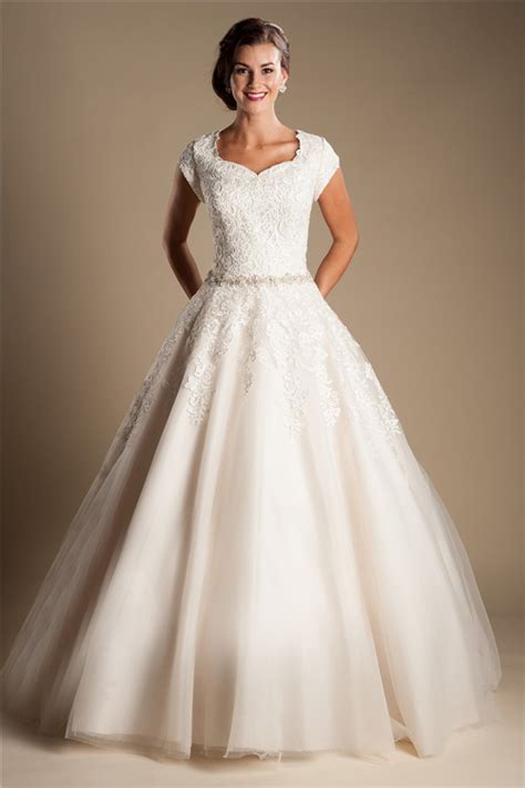 Modest Ball Gown Sweetheart Cap Sleeve Lace Tulle Wedding Dress With