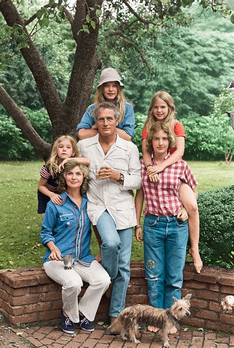 Paul Newman With Wife Joanne Woodward And Daughters Clockwise From