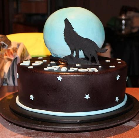 Howling Wolf Cake Decorated Cake By Kelliej75 Cakesdecor