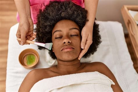 Premium Photo Young African American Woman Having Facial Treatment At Beauty Center