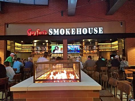 Review Of Guy Fieris Smokehouse Fourth Street Live In Louisville Ky