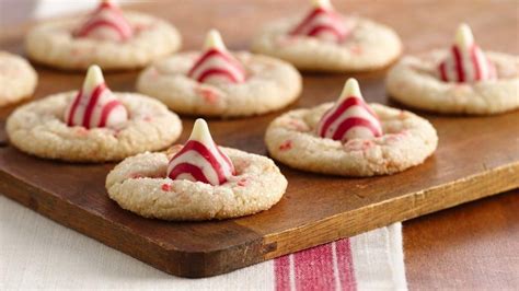 I know about 3 people in this world who don't like peanut butter cups and the idea of combining them with a cookie? Easy Christmas Cookies Bovernsupdateinfo | Peppermint ...