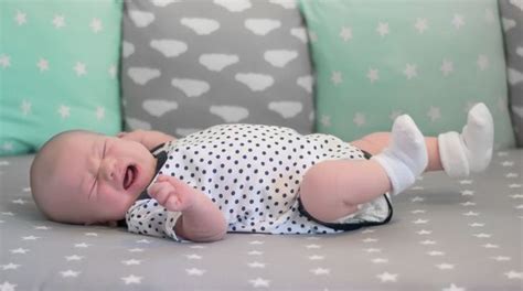 Kolka u niemowląt przyczyny i objawy Co na kolkę u noworodka