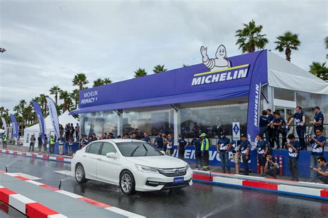 Michelin primacy 4 belongs to the premium segment. MICHELIN Primacy 4 Tayar Revolusi Keselamatan