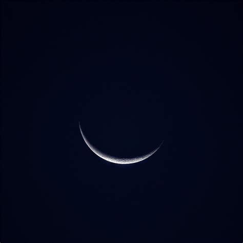 Crescent Moon Night Sky 5k Ipad Air Wallpapers Free Download