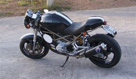 While they most frequently find themselves massaging bespoke bmws, this time around they've diversified and produced this stunningly simple cafe racer, based on a 2001 ducati monster 900ie. Ducati Monster Cafe Racer Kit | eBay