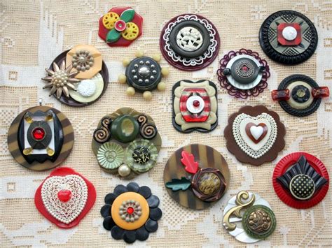 Pin By Janet Bechtel On Fun With Buttons Vintage Buttons Crafts